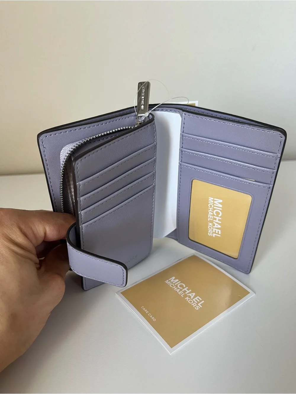 Michael Kors medium bifold zip corner wallet🎈🎈
